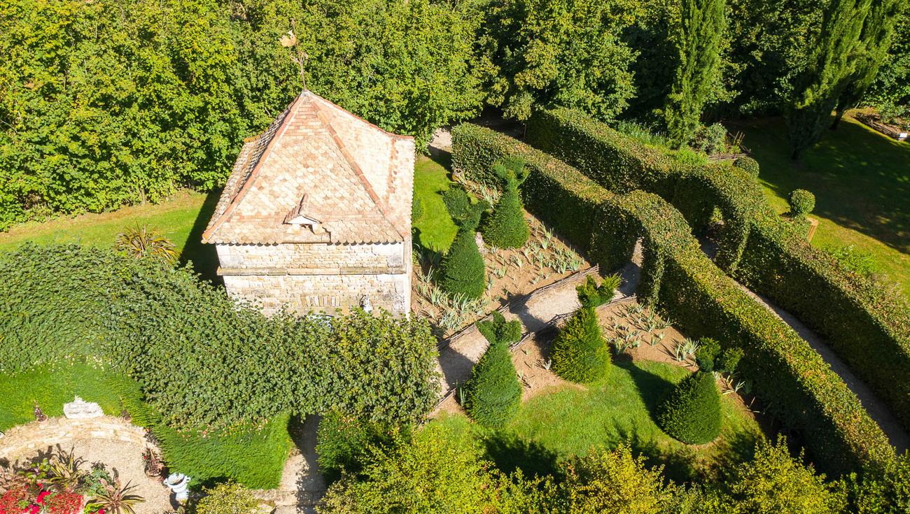 Le Pigeonnier en été vu du ciel (© Julien Gazeau)